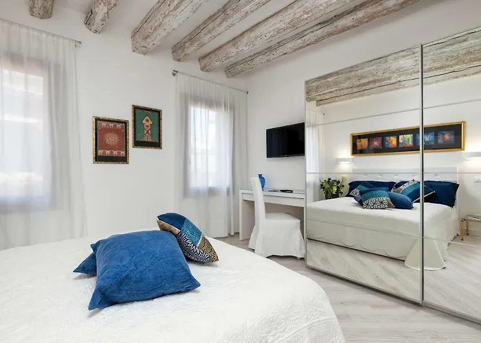 Biennale 1 & 2, Elegant s 15 Min Walk From St Marks Square - Venice Heaven s Collection
